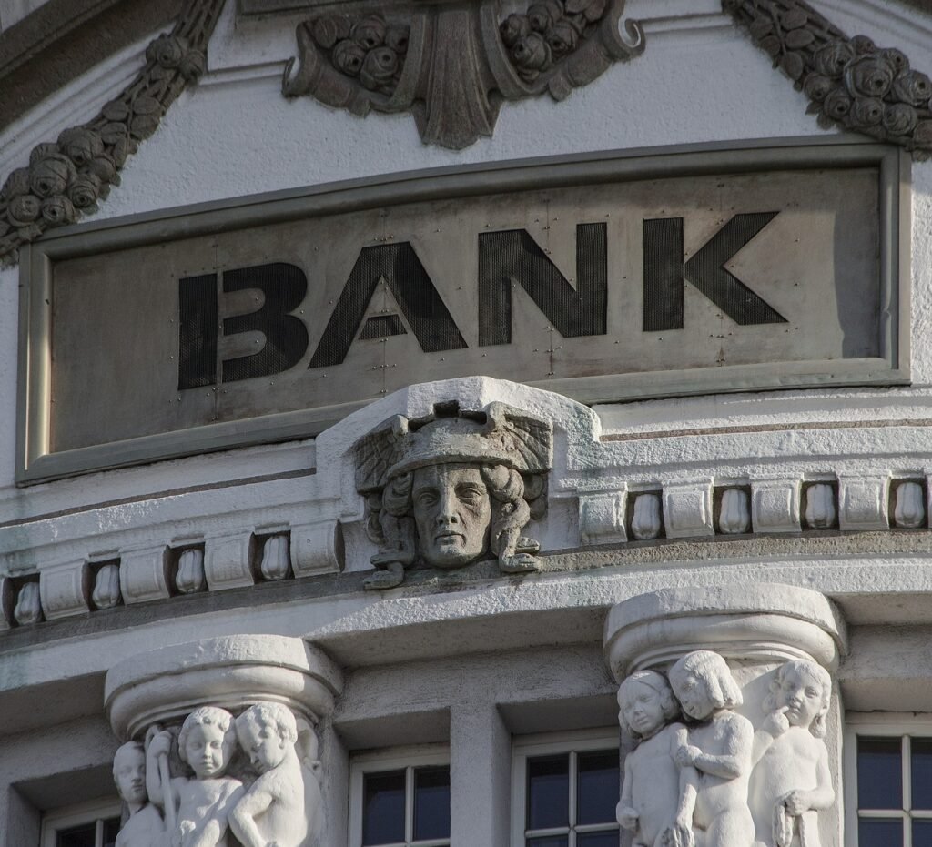 bank, money, finance-2907728.jpg